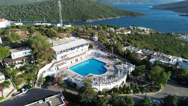 Boğaziçi Adabükü'nde Deniz Manzaralı Özel Plajlı Satılık Villa