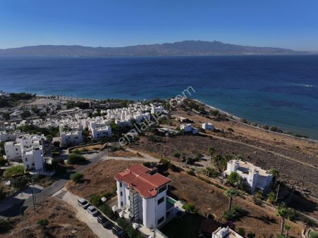 Akyarlar'da 11+4 Muhteşem Deniz Manzaralı Satılık Malikane