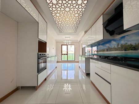 Pursaklar Mehmet Zengin Emlak'tan Otoparklı Teras Balkonlu 10.kat 4+1 Ultra Lüks Sitede Daire