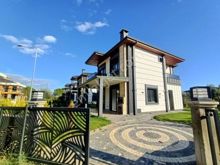 Yiğit'ten Güre'de Sessizliğin Sesini Dinleyeceğin 3+1 Villa