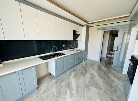 Mavi Gölün Dibinde İnanılmaz Yapılı Sitede Sıfır 4+1 Daire