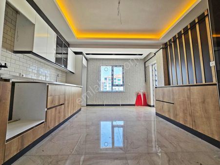 Htc'den Göz Alıcı Tasarımı İle Zarafetin Zirvesi.! Mega Lüx 4+1!