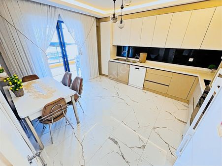 Emsalsiz İşcilik Merkezi Konum Ful Yapılı Ara Kat Çok Geniş 4+1