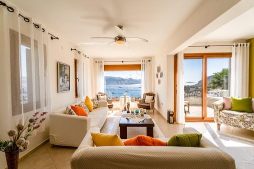 Yalıkavak Küdür Güneş Bende Deniz Manzaralı Özel İskeleli Villa