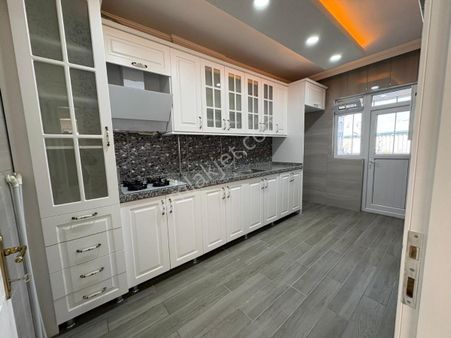 Andiçen Mah 3+1 1. Ara Katta Çift Balkonlu Merkezi Konumda Daire