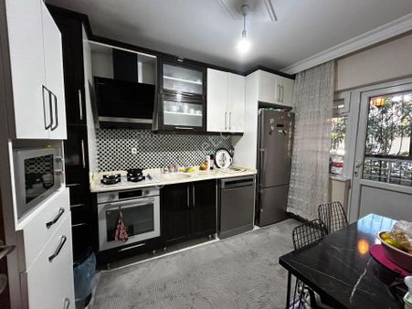 Sincan Ahi Mesut Bulvarı Üzerinde 3+1 Yapılı Asansörlü Binada Satılık Yüksek Giriş