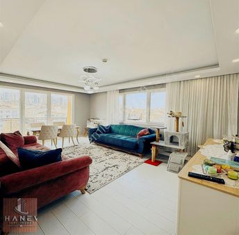 Hanevyapı Gayrimenkuldan Metrobüse Yakın Boş Geniş Daire