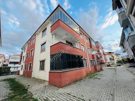 Karasu Çarşı Merkezde Samanyolunda Yüksek Giriş Kat İçi Sıfır..