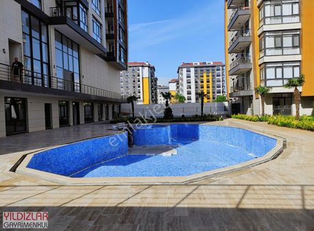Tuzla Yayla Mahallesi Fabs City'de Havuz Manzaralı Satılık 2+1