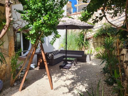 Kuşadası Ege Mahallesinin En Güzel Lokasyonunda Havuzlu , Güvenlikli , Otoparklı , 2+1 Bahçeli Daire