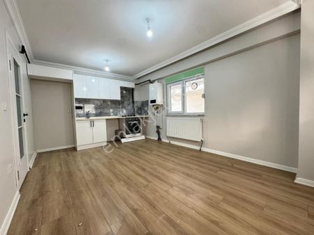 Kaçmaz'dan Katta Yeni Binada Kapalı Otoparklı 1+1 Boş