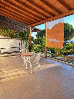 Seferihisar Doğanbey Site İçerisinde Deniz Tarafında Satılık 3 + 1 Tek Müstakil Geniş Bahçeli Villa