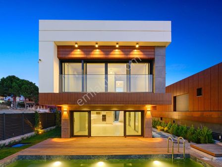 Soğucak'ta Deniz Manzaralı 4+1 Müstakil Lüx Satılık Villa