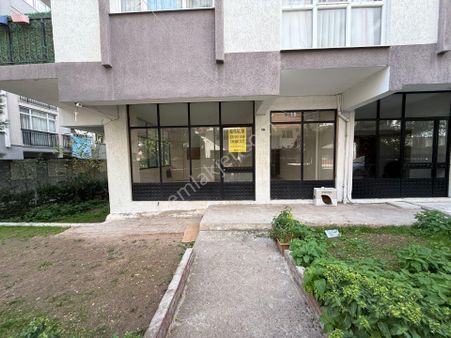 Kiralık Dükkan - Buca Barış Mahallesi, Merkezi Konumda, Bahçeli