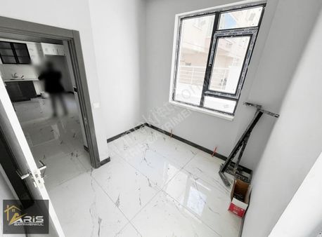 Aris'ten 25 M² Teras Balkonlu Ana Cad.üzeri Sıfır Bina Delüx 1+1
