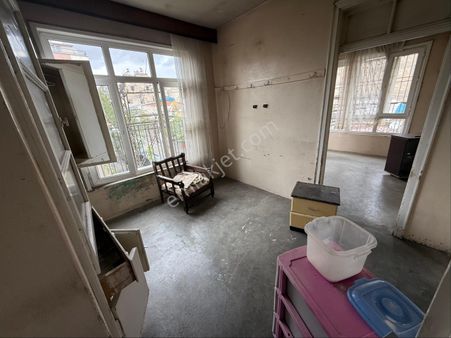 Uzaydandan Hamdikutlar Caddesinde Satılık Ev