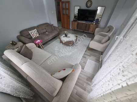 Akçay Oya Gayrimenkul'den Masrafsız Doğalgazlı 2+1 Köşe Ara Kat Daire