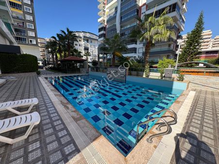 Emlaknomi'den Mahmutlar Barbaros Satılık 1+1 Eşyalı Arakat Denize 200 Metre Mesafede Açık Havuz