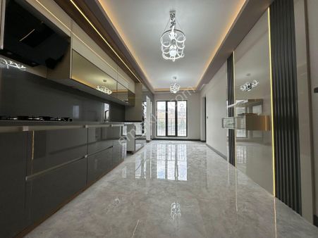 Pursaklar Mehmet Zengin Emlak'tan Protokol Yolu Yakını Çift Banyolu 4+1 7.kat Ultra Lüks Sitede