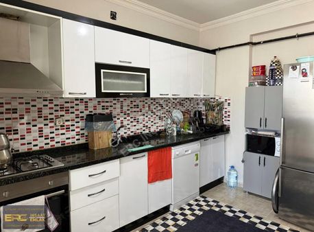 Abdulhamithan Cami Civarında Satılık Cakma 4+1 Daire