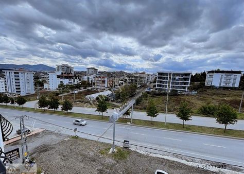 Derecik Yola Cephe Son Ara Kat Geniş 3+1 Daire