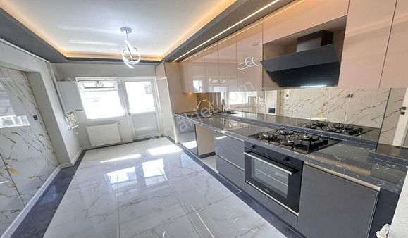 Ankara Keçiören Osmangazi Aşık Paşa Caddesi Yakını 3+1 Katta Asansörlü Geniş Daire Fırsatt