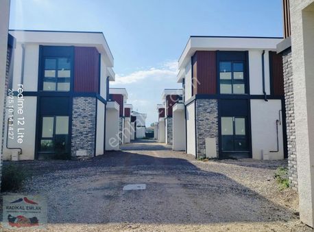 Sakarya Karakamış Mah.4+1 Salon Bahçeli 180m2 Kiralık Villa