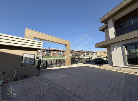 Enes Işık 'tan Tecde Kanal Üstü Site İçi Deluxe Villa