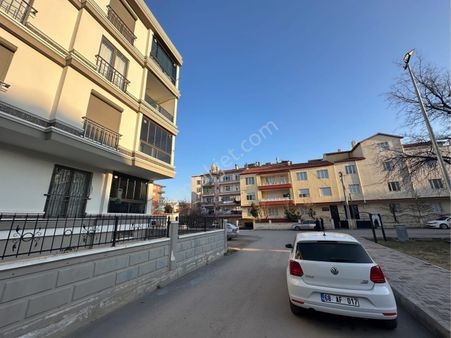 Çerdiğin Mah.eğri Minare Camii Civ.kat:2 3+1 Asansörlü Ön Cephe Parka Cepheli Full