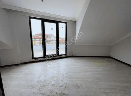 Via Gayrimenkulden Derincede Otobüs Güzergahında 2+1 Çatı Dublex