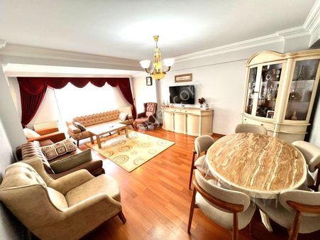 Seba'dan Sefaköy Merkezde3+1 150m2 İskanlı Otoparklı Satılık D..