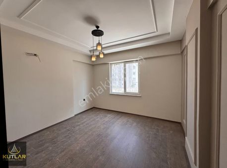 Kutlar'dan Akkent Kongre Merkezi Civarı Ultralux*2.5+1* Daireler