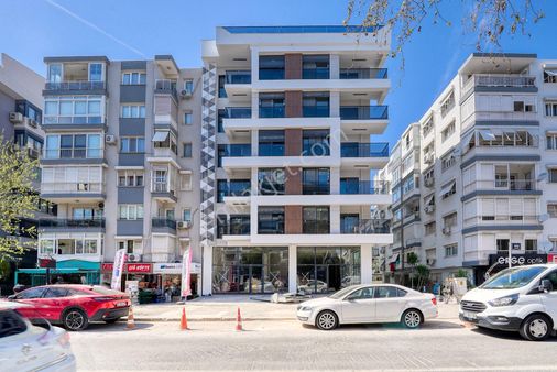 Karşıyaka'nın Kalbinde Lüks Ve Konfor Bir Arada