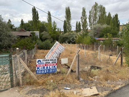 Çözüm Emlak’tan Kavaklı Köy İçi 450m2 Telle Çevrili Cadde Üzrinde Kiralık Arsa