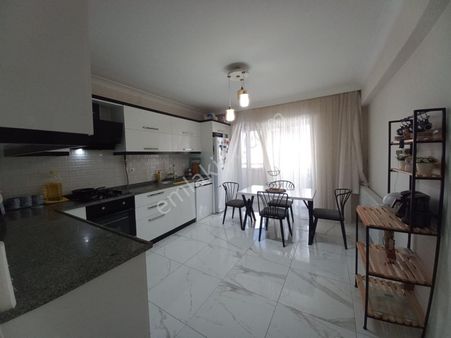 Hamidiye Mahallesinde 2.kat Büyük 5 Yıllık Daire