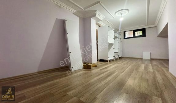 Demir Grupdan Sarıgazi Merkeze Caddeye Metroya Komşu Kombili 3+1