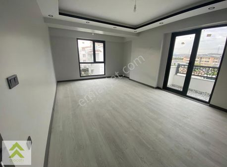 Uzunçiftlikte Ebeveyn Banyolu 3+1 Çatı Dubleks Daire