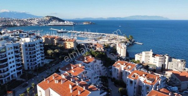 Kuşadası Akyar Konakları’nda Denize Sıfır Konseptte 2+1 Satılık Daire!