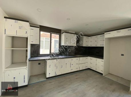 Deniz Mah. Arakat Sıfır Geniş Daire -merkezi Konum -k. Otopark