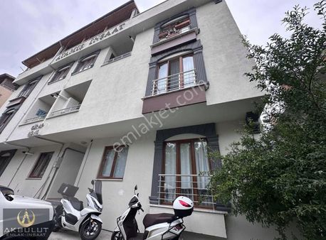 Başiskele Barbaros Mahallesi Cadde Üstü Satılık 2+1 Yüksek Giriş