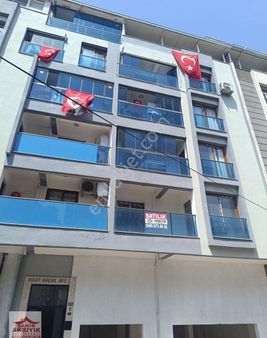 Bayraklı Aspendos Yakını 2+1 Açık Mutfak 75m2