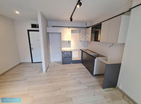 Ali Çifter'den Tombakzade Caddesinde Teraslı Geniş Sıfır 1+1 Lux