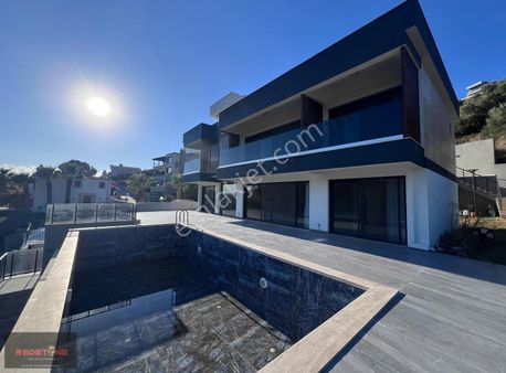 Adabükünde 8+1 Deniz Manzaralı Havuzlu Sıfır Asansörlü Malikane