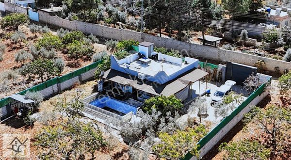 Faruk Emlaktan Satlık 1450m2 Ultra Lüks Havuzlu Bağevi