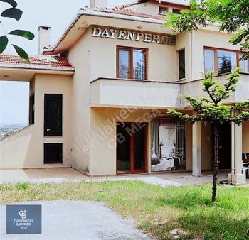 Arnavutköy Haraççı'da Ana Cadde Üzeri Kiralık Villa