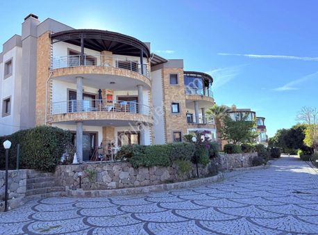 Bodrum Turgutreis'te Deniz Manzaralı Ve Havuzlu Sitede Daire