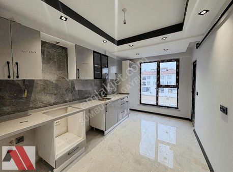 Sümbüller'den Ptt Yakını Balkonlu Y. Isıtmalı Geniş 2+0 Daire