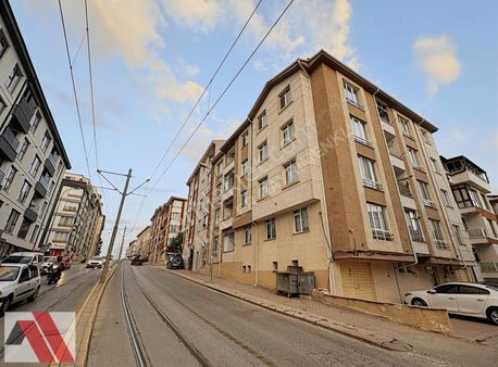 Sümbüller'den Cadde Üzeri Arakat Asansörlü Geniş 2+1 Daire