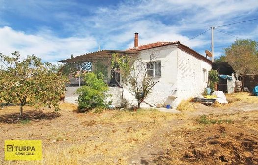 Bergama Gaylan'da 511 M2 Arsalı 2+1 Bakımlı Satılık Müstakil Ev