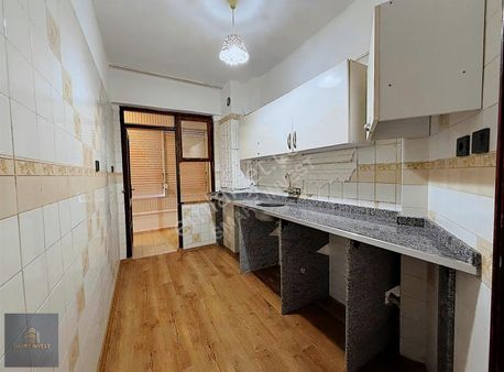 Güllerpınarı Mahallesinde Denize 500 Metre Satılık 2+1 Ayrı Mutf